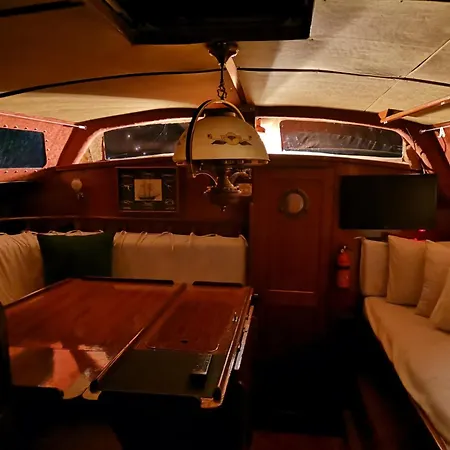 Botel Voilier De Collection